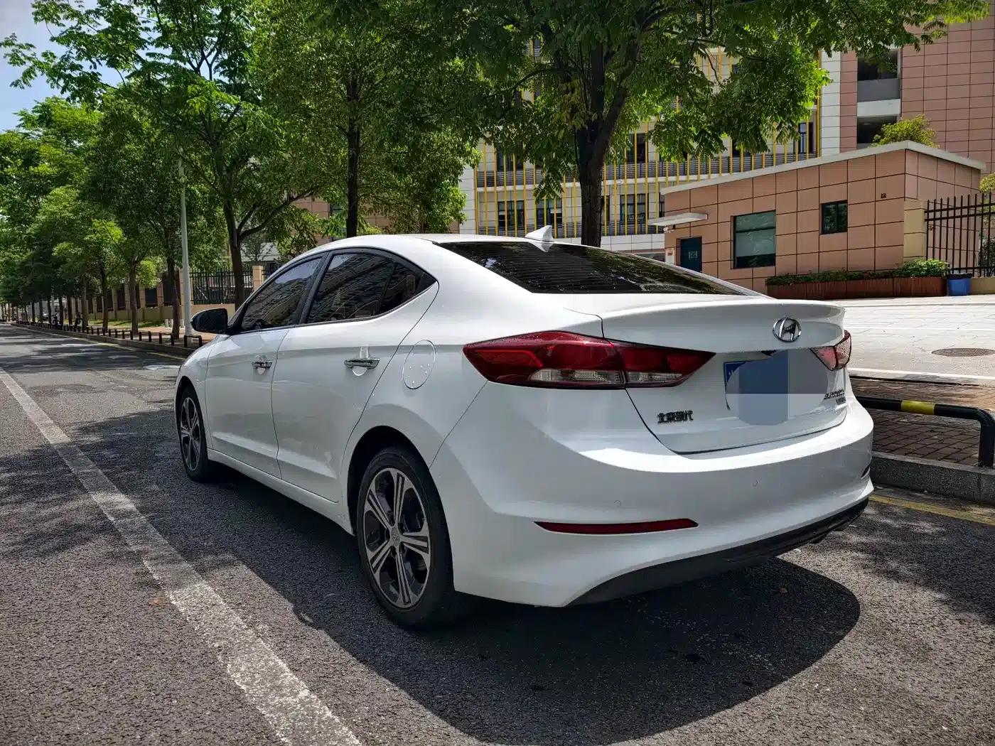 Hyundai Elantra 2018 1.4T Dual-Clutch Dynamic & Vitality Edition — миниатюра 3