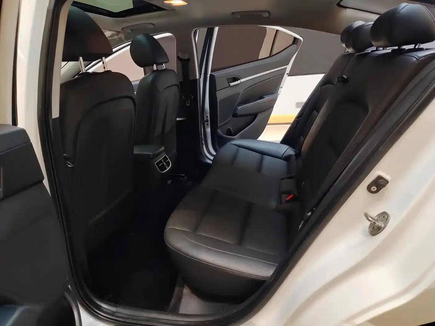 Hyundai Elantra 2020 1.5L CVT Smart Elite Edition — миниатюра 11