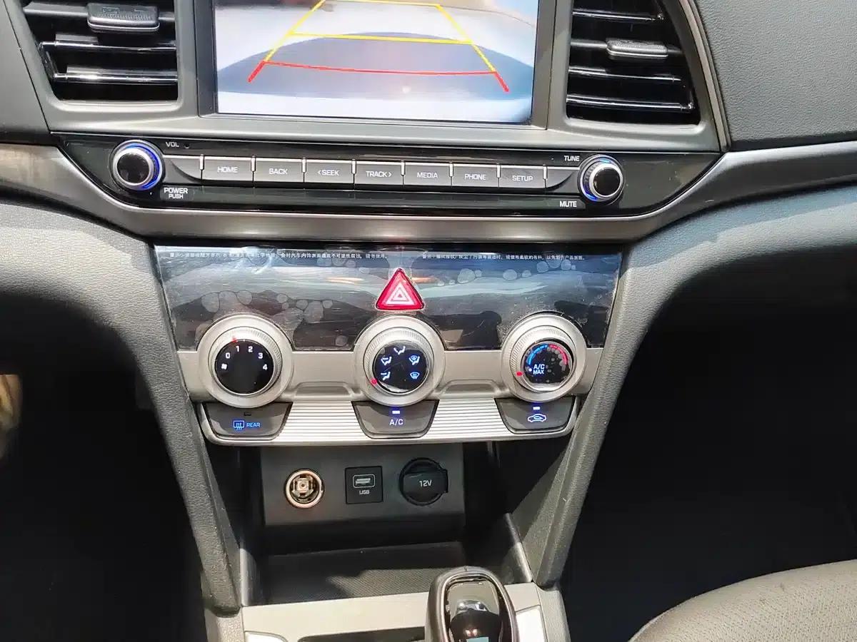 Hyundai Elantra 2020 1.5L CVT Smart Elite Edition — миниатюра 15