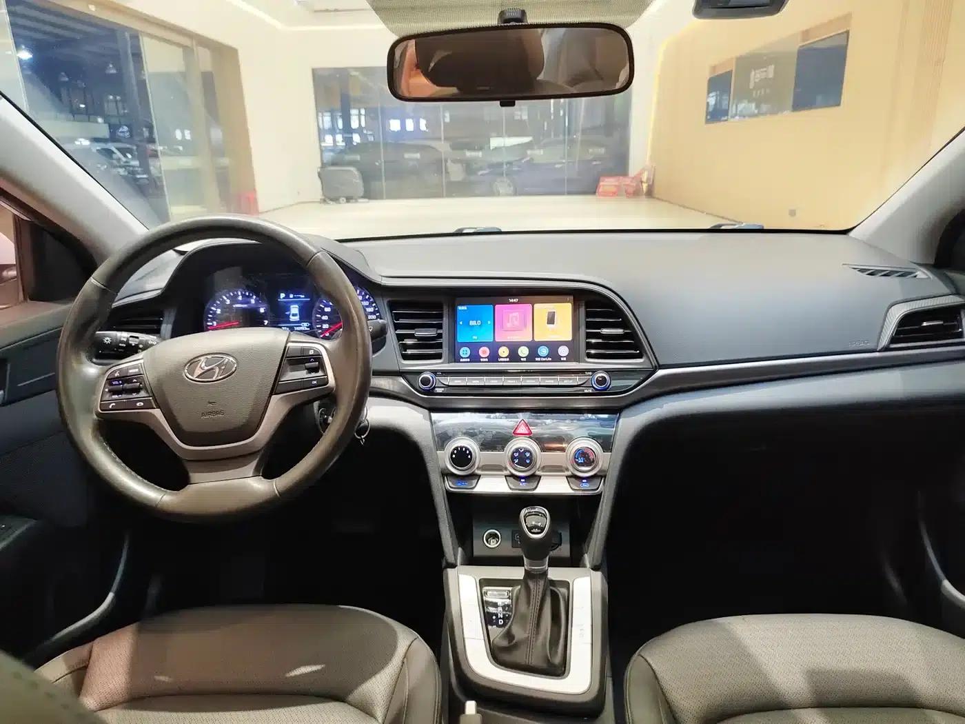 Hyundai Elantra 2020 1.5L CVT Smart Elite Edition — миниатюра 17