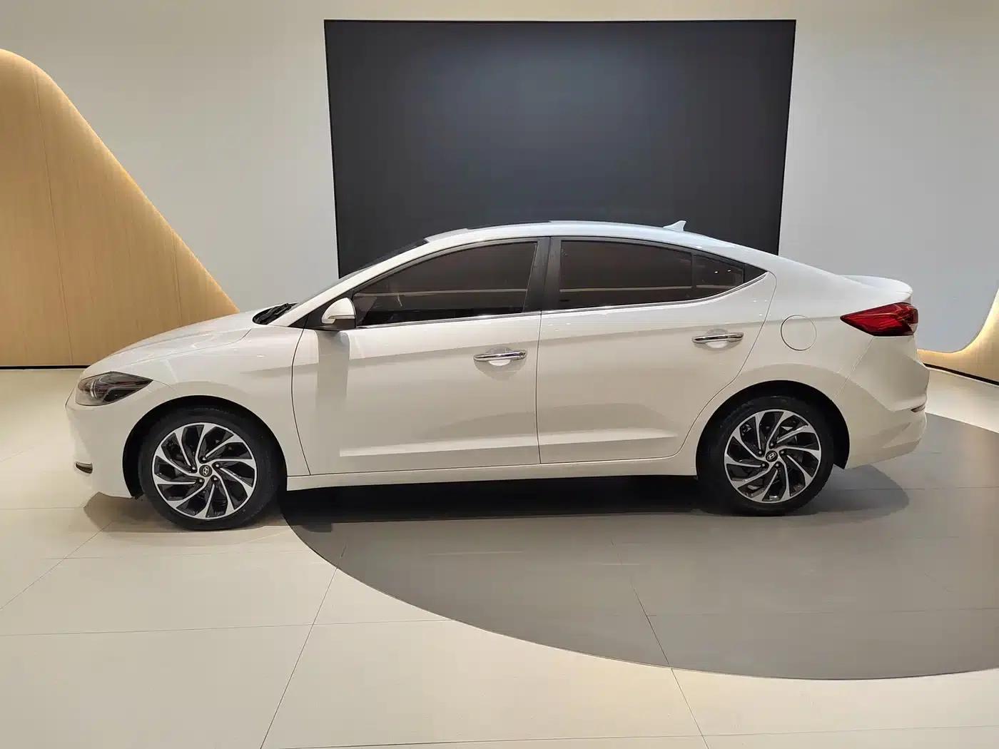 Hyundai Elantra 2020 1.5L CVT Smart Elite Edition — миниатюра 4