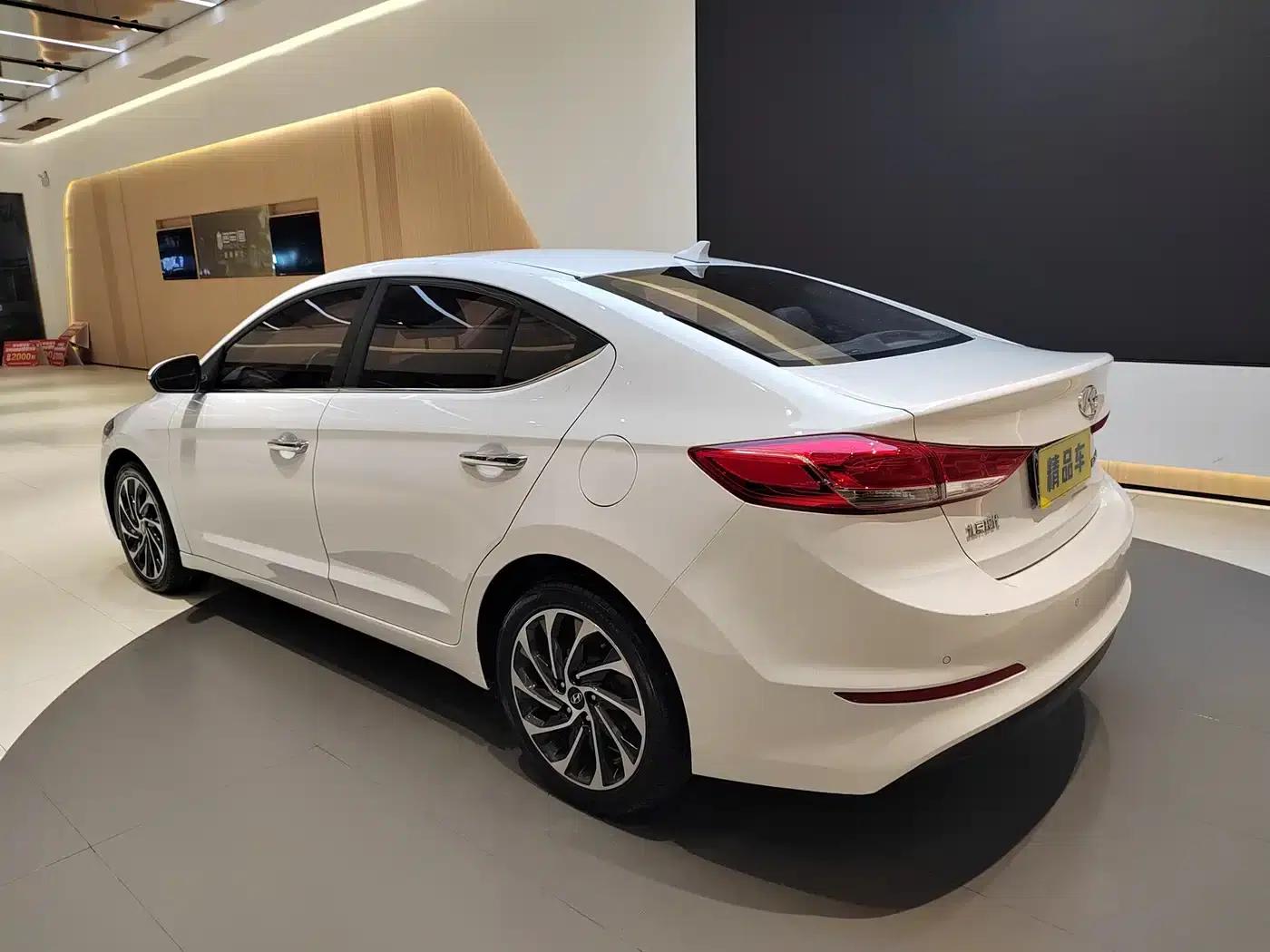 Hyundai Elantra 2020 1.5L CVT Smart Elite Edition — миниатюра 6