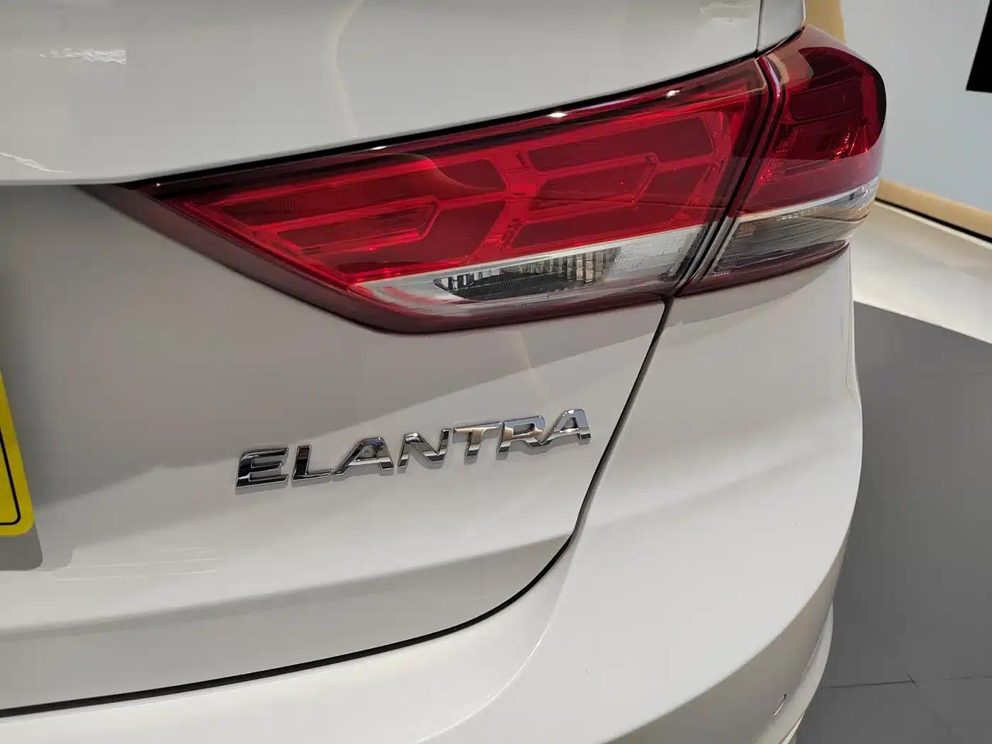 Hyundai Elantra 2020 1.5L CVT Smart Elite Edition — миниатюра 8