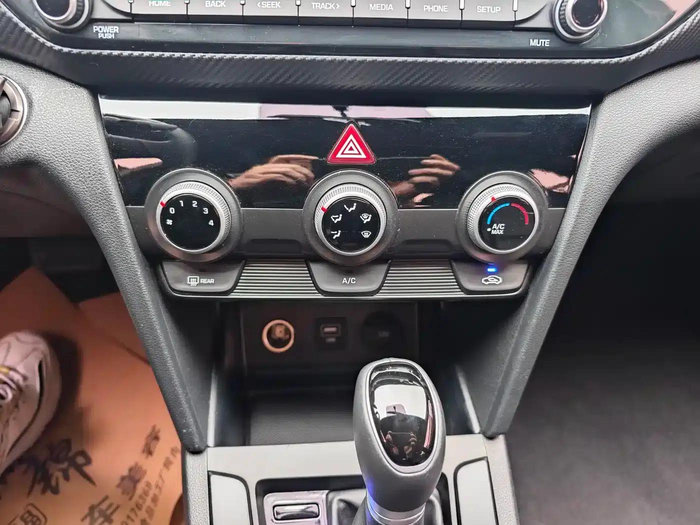 Hyundai Elantra 2020 1.4T Dual-Clutch Dynamic & Vitality Edition — миниатюра 18