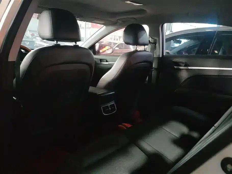 Hyundai Elantra 2019 1.5L CVT Smart Elite Edition — миниатюра 11