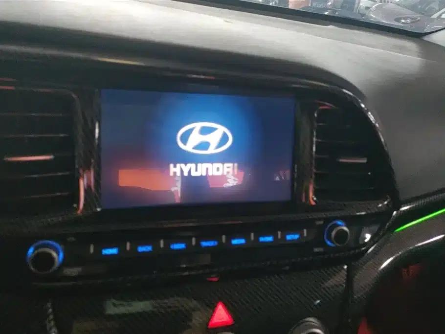 Hyundai Elantra 2019 1.5L CVT Smart Elite Edition — миниатюра 13