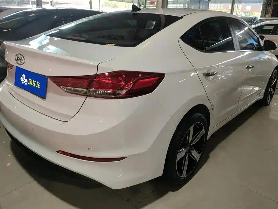 Hyundai Elantra 2019 1.5L CVT Smart Elite Edition — миниатюра 3