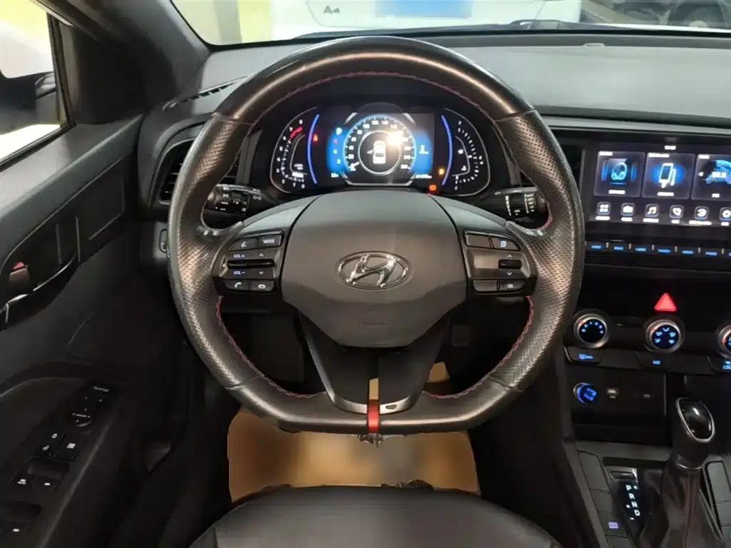 Hyundai Elantra 2020 1.4T Dual-Clutch Dynamic & Vitality Edition — миниатюра 11