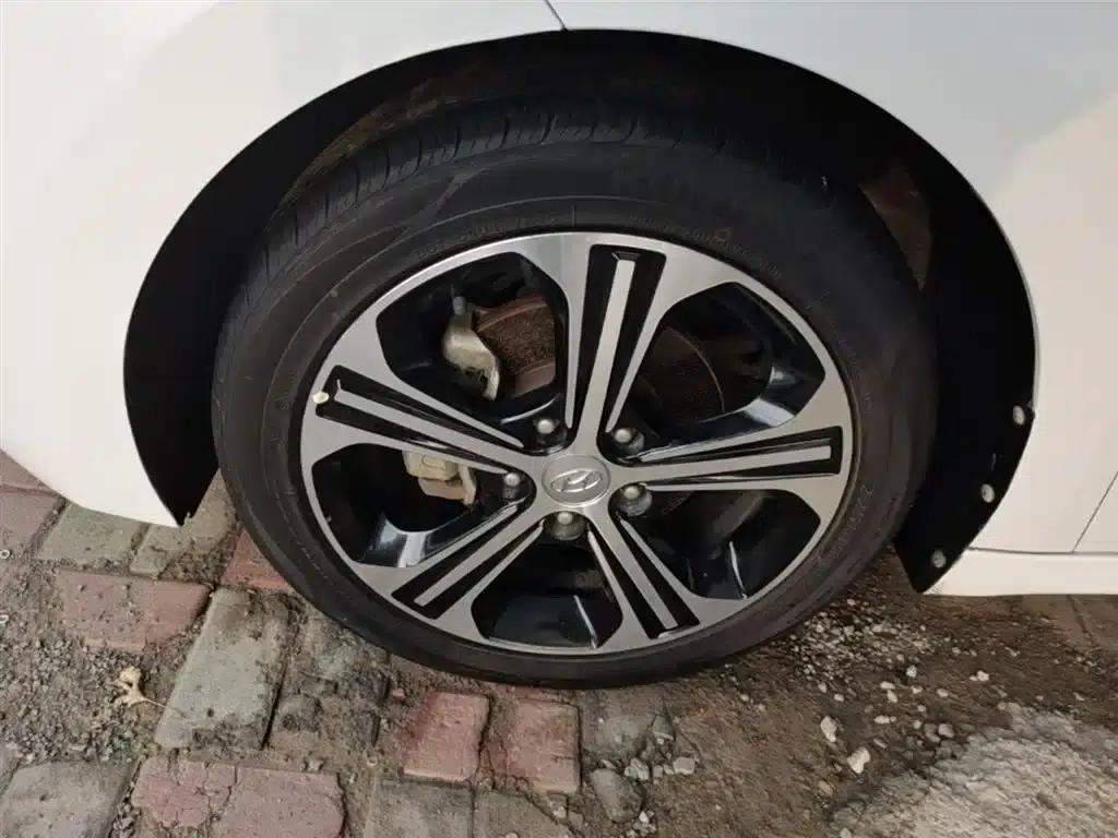 Hyundai Elantra 2018 1.4T Dual-Clutch Dynamic & Vitality Edition — миниатюра 23