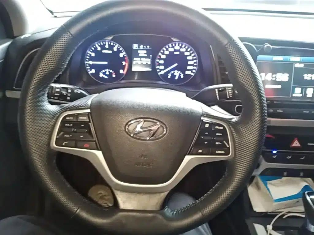 Hyundai Elantra 2016 1.6L Automatic Smart Elite Edition — миниатюра 11