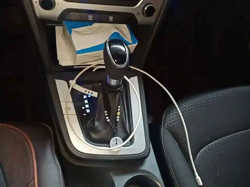 Hyundai Elantra 2016 1.6L Automatic Smart Elite Edition — миниатюра 14