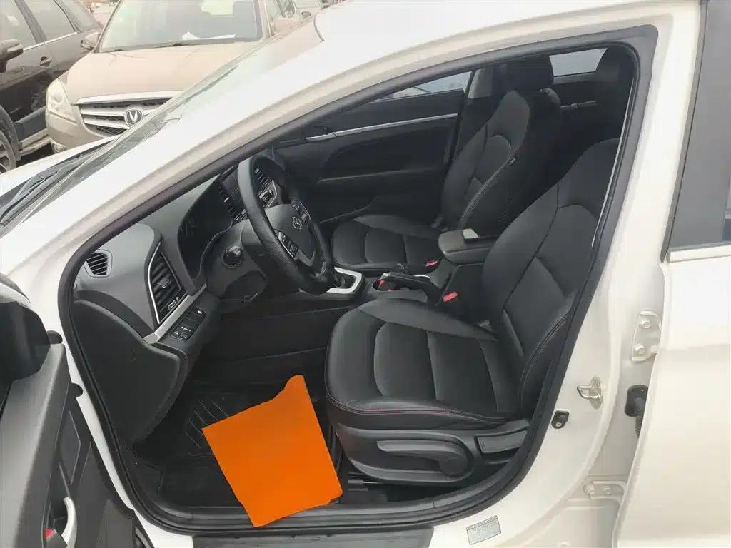 Hyundai Elantra 2018 1.6L Automatic 15th Anniversary Special Edition — миниатюра 11