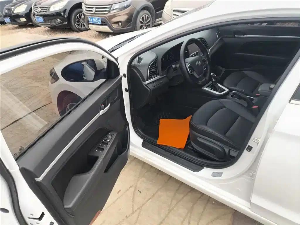 Hyundai Elantra 2018 1.6L Automatic 15th Anniversary Special Edition — миниатюра 12