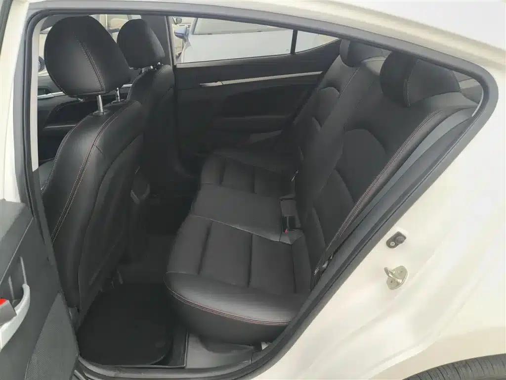 Hyundai Elantra 2018 1.6L Automatic 15th Anniversary Special Edition — миниатюра 13