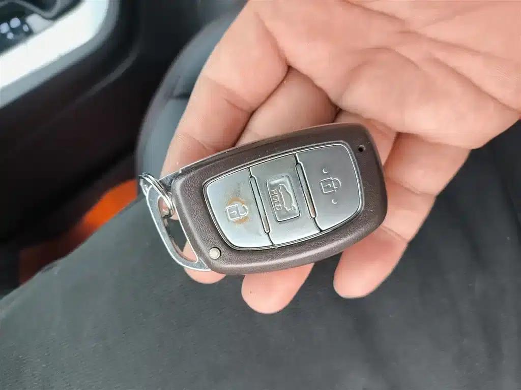 Hyundai Elantra 2018 1.6L Automatic 15th Anniversary Special Edition — миниатюра 17