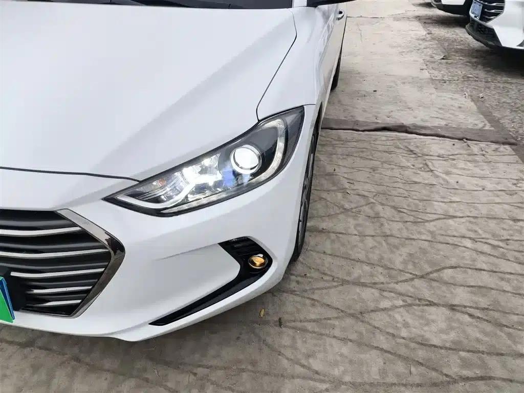 Hyundai Elantra 2018 1.6L Automatic 15th Anniversary Special Edition — миниатюра 18