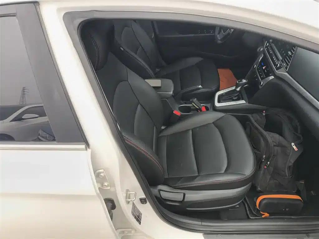 Hyundai Elantra 2018 1.6L Automatic 15th Anniversary Special Edition — миниатюра 20