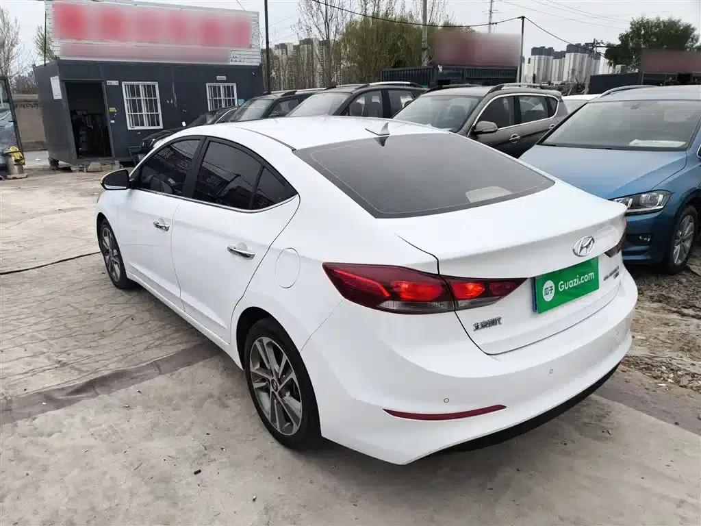 Hyundai Elantra 2018 1.6L Automatic 15th Anniversary Special Edition — миниатюра 23