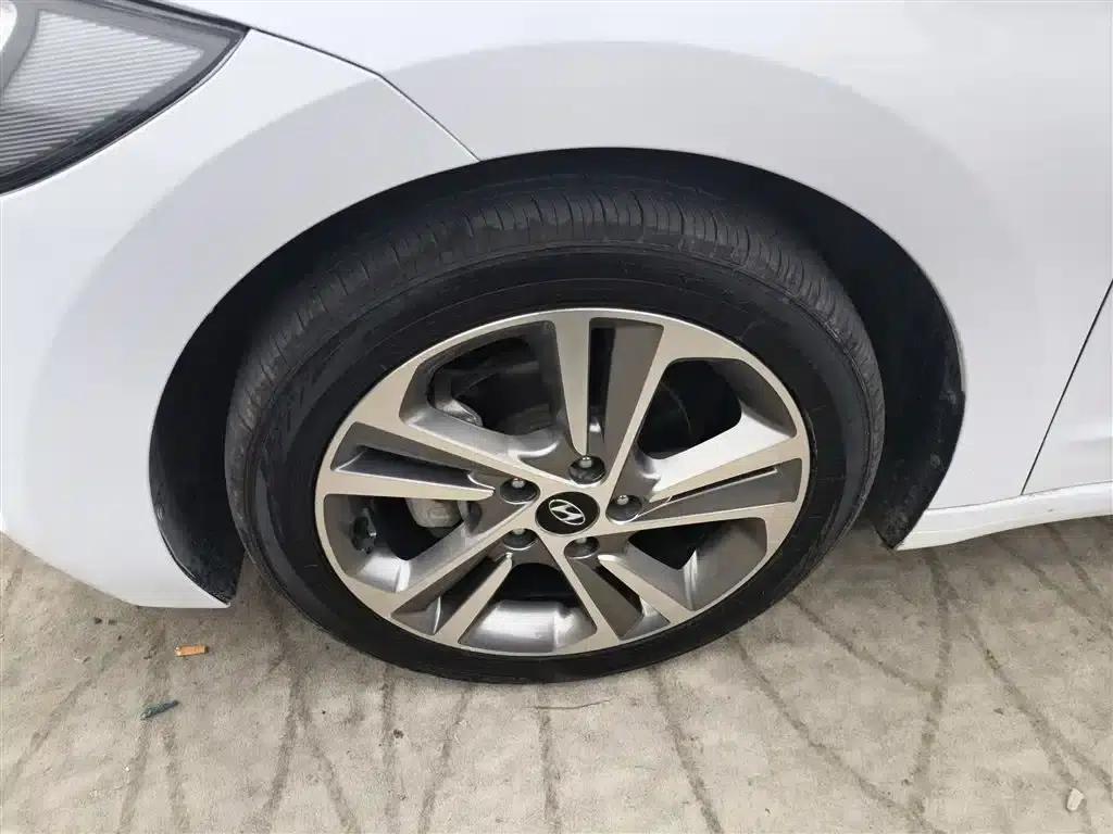 Hyundai Elantra 2018 1.6L Automatic 15th Anniversary Special Edition — миниатюра 25