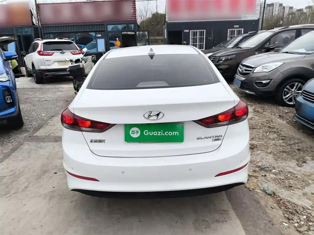 Hyundai Elantra 2018 1.6L Automatic 15th Anniversary Special Edition — миниатюра 4
