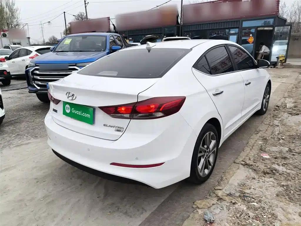 Hyundai Elantra 2018 1.6L Automatic 15th Anniversary Special Edition — миниатюра 5