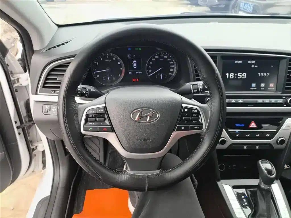 Hyundai Elantra 2018 1.6L Automatic 15th Anniversary Special Edition — миниатюра 7