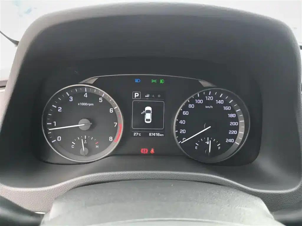Hyundai Elantra 2018 1.6L Automatic 15th Anniversary Special Edition — миниатюра 8