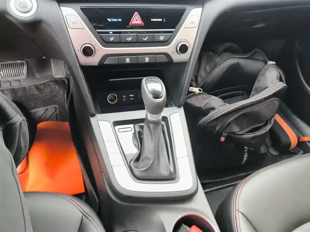 Hyundai Elantra 2018 1.6L Automatic 15th Anniversary Special Edition — миниатюра 10