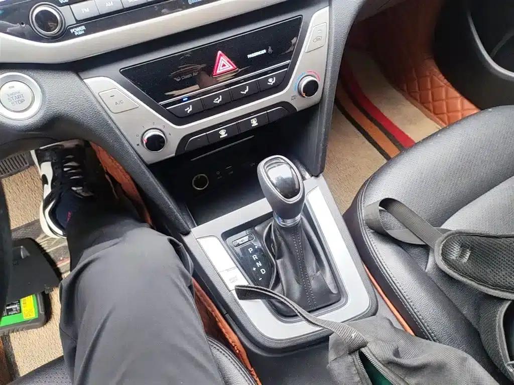 Hyundai Elantra 2016 1.6L Automatic Smart Elite Edition — миниатюра 14