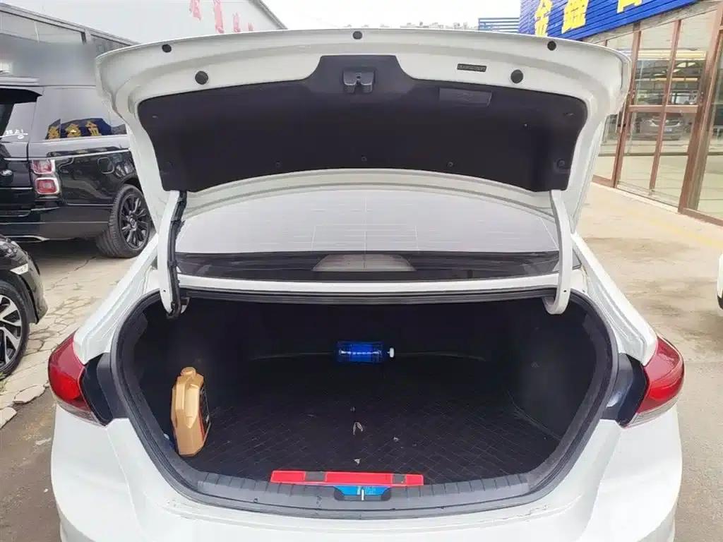 Hyundai Elantra 2016 1.6L Automatic Smart Elite Edition — миниатюра 19