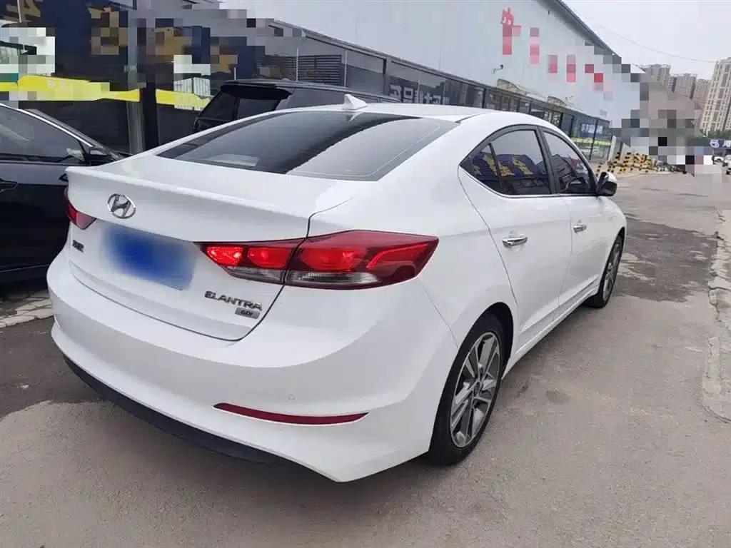 Hyundai Elantra 2016 1.6L Automatic Smart Elite Edition — миниатюра 7