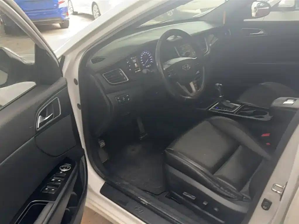 Hyundai Mistra 2016 1.8L Automatic Premium DLX — миниатюра 11