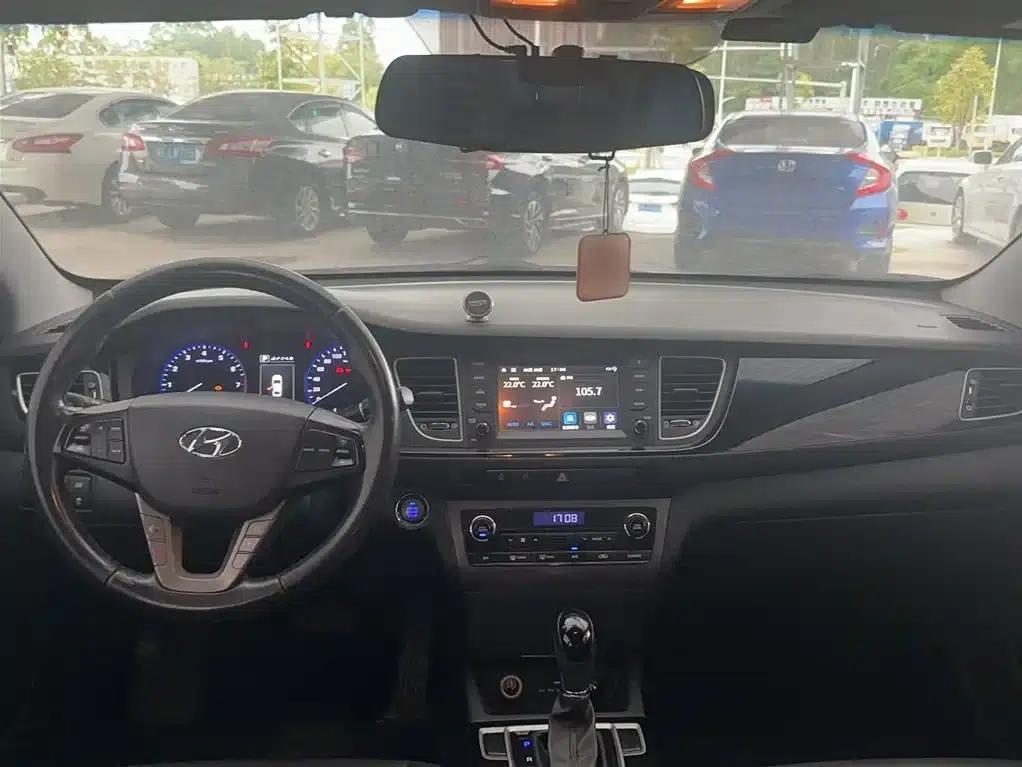 Hyundai Mistra 2016 1.8L Automatic Premium DLX — миниатюра 9