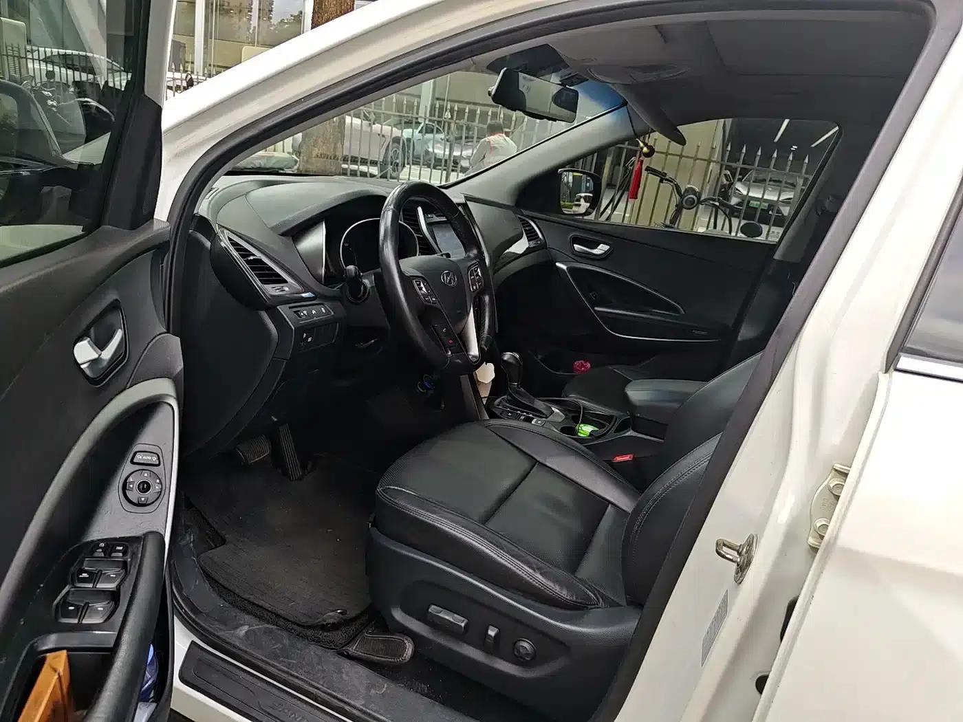 Santa Fe 2015 2.4L Automatic 2WD Smart 5-Seater — миниатюра 3