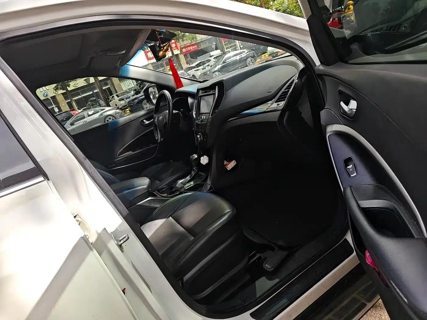 Santa Fe 2015 2.4L Automatic 2WD Smart 5-Seater — миниатюра 5