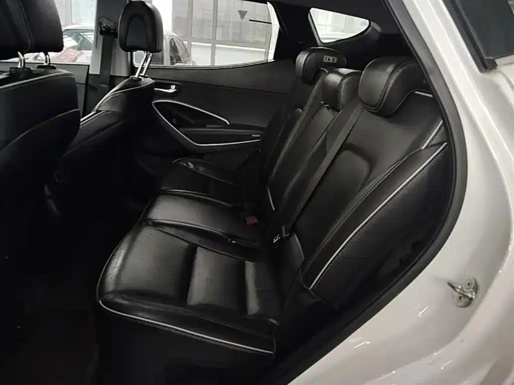 Santa Fe 2017 2.0T Automatic 4WD Intelligent 7-Seater — миниатюра 17