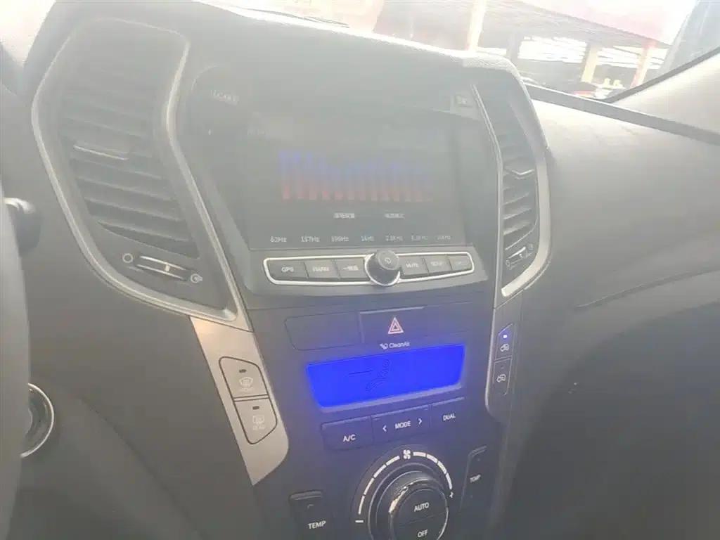 Santa Fe 2013 2.4L Automatic 2WD Smart Edition — миниатюра 13