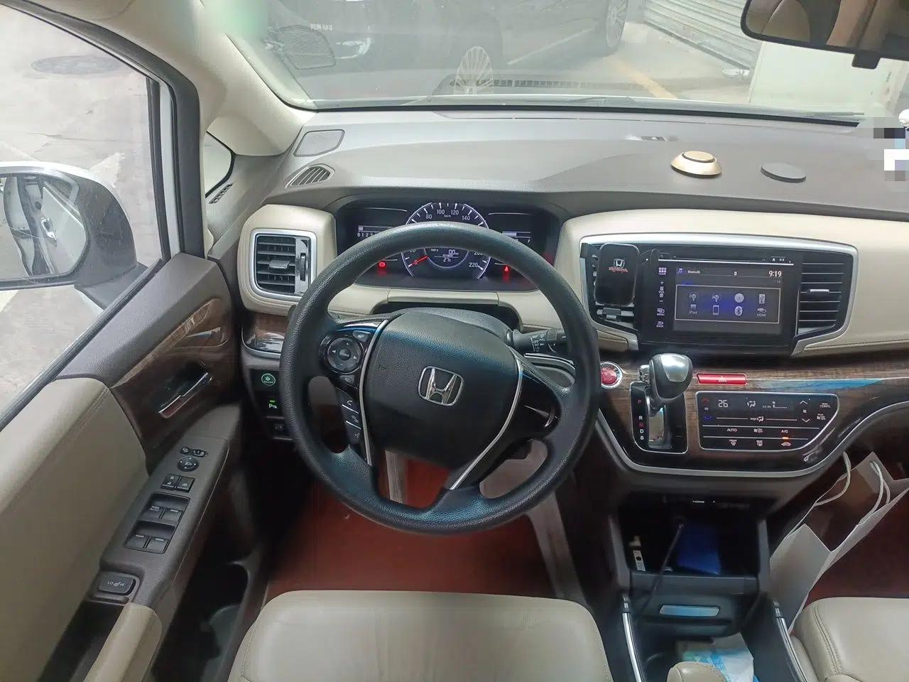 Honda Odyssey 2017 2.4L Luxury Edition — миниатюра 11