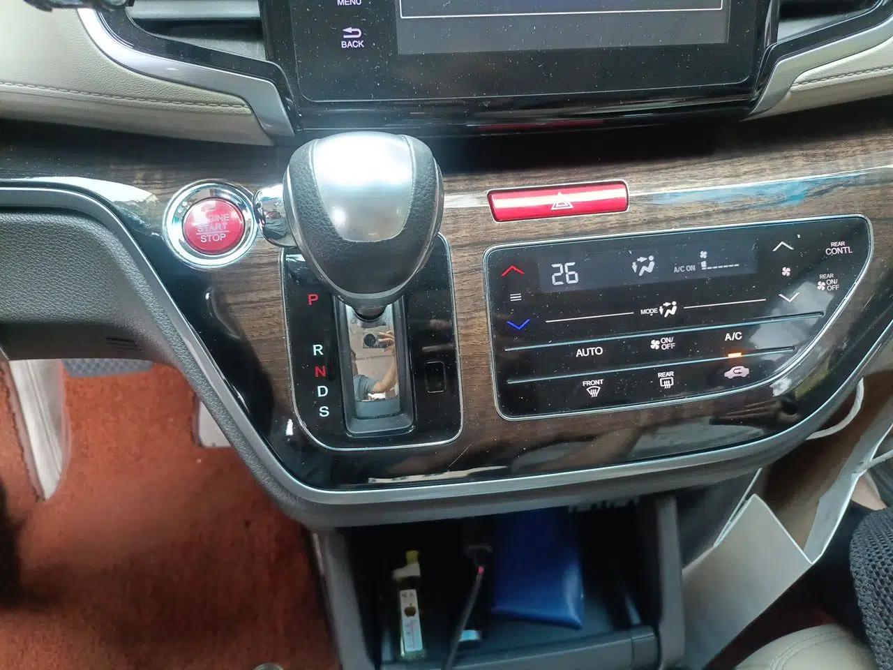 Honda Odyssey 2017 2.4L Luxury Edition — миниатюра 15