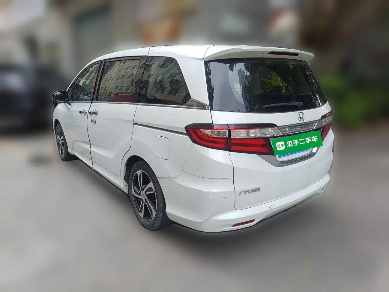 Honda Odyssey 2017 2.4L Luxury Edition — миниатюра 4