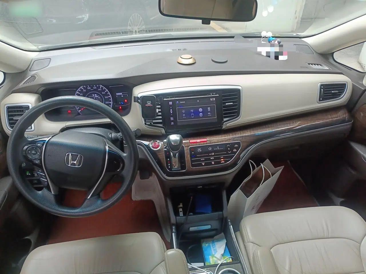 Honda Odyssey 2017 2.4L Luxury Edition — миниатюра 10