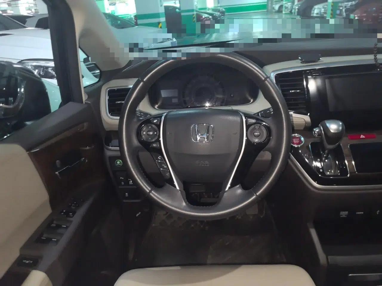 Honda Odyssey 2015 2.4L Smart Edition — миниатюра 11