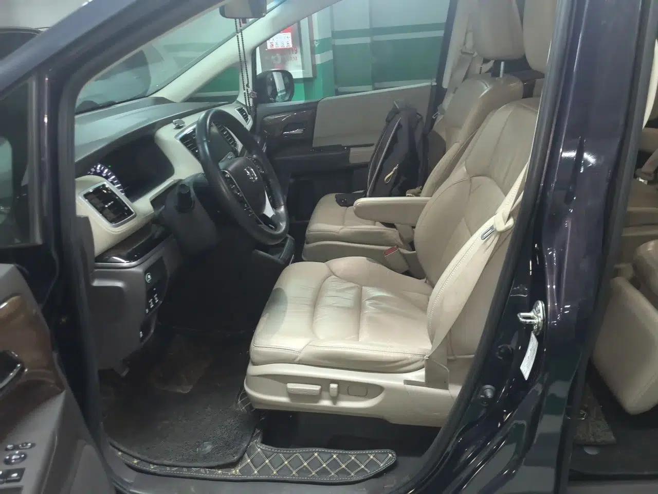 Honda Odyssey 2015 2.4L Smart Edition — миниатюра 16