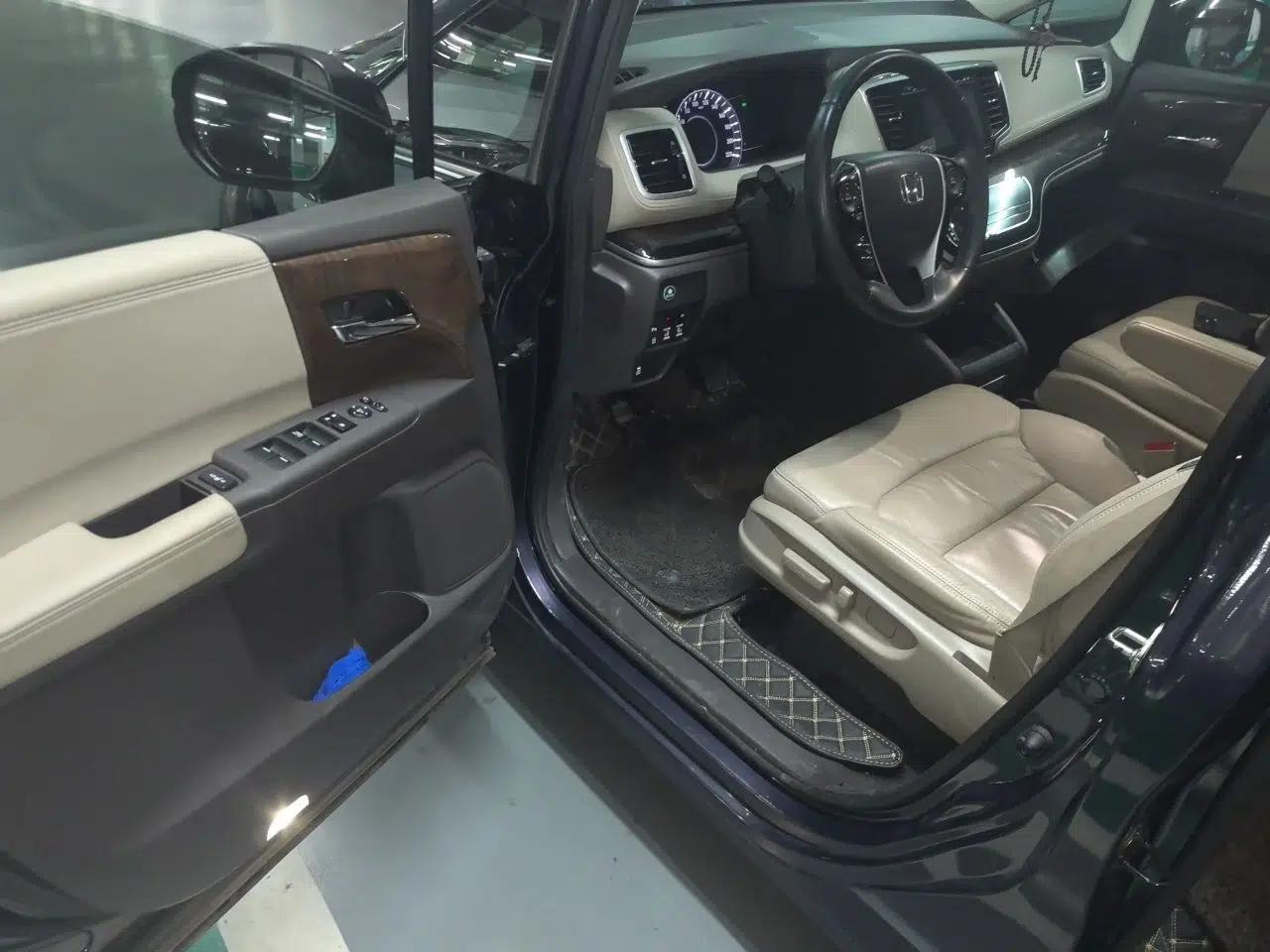 Honda Odyssey 2015 2.4L Smart Edition — миниатюра 17