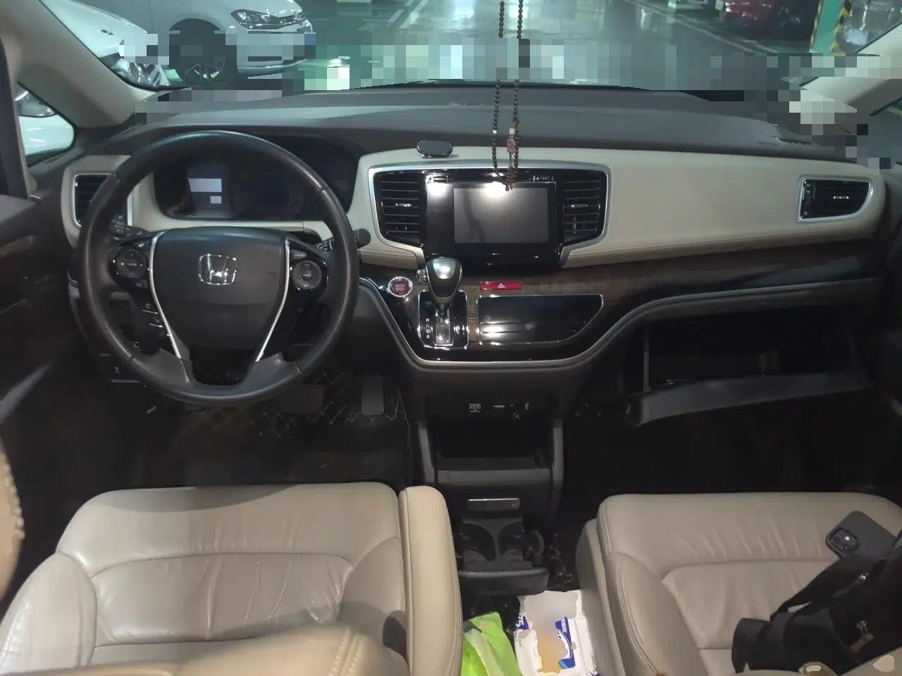 Honda Odyssey 2015 2.4L Smart Edition — миниатюра 10