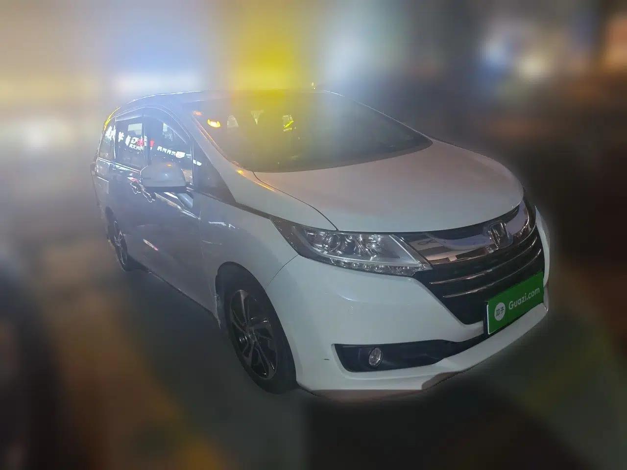 Honda Odyssey 2017 2.4L Luxury Edition — миниатюра 3