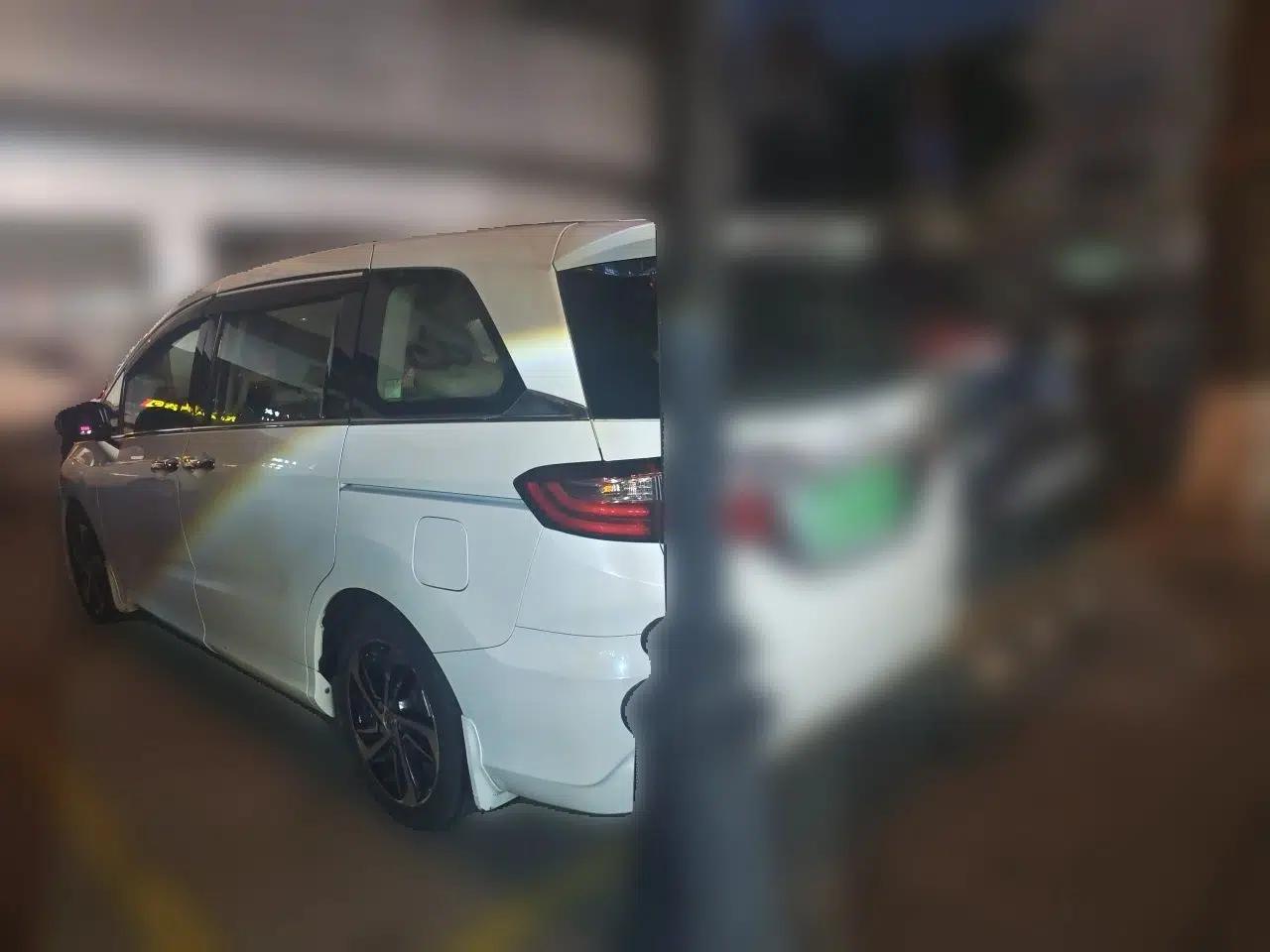 Honda Odyssey 2017 2.4L Luxury Edition — миниатюра 4