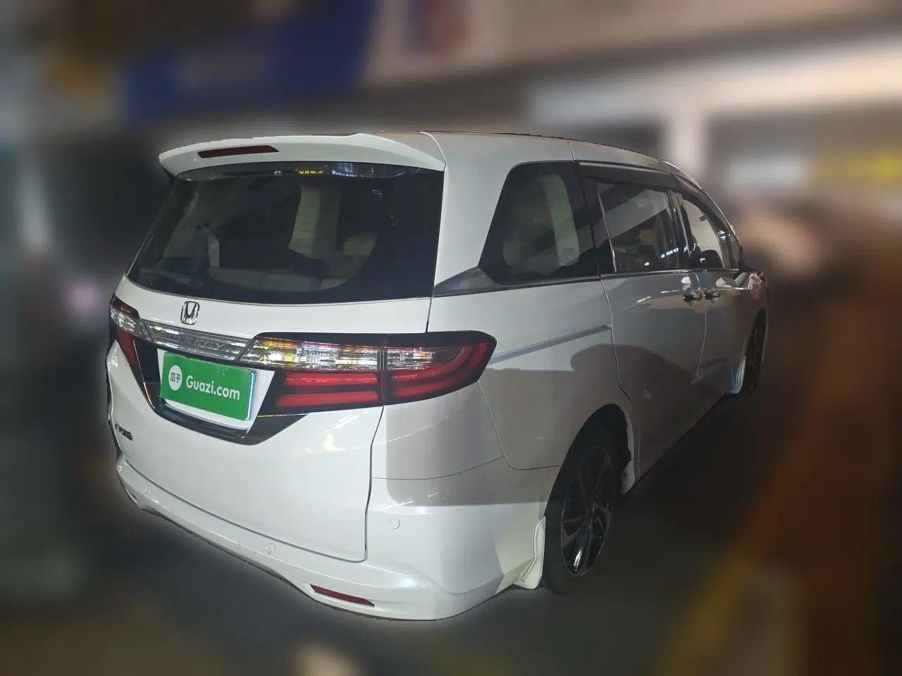 Honda Odyssey 2017 2.4L Luxury Edition — миниатюра 6