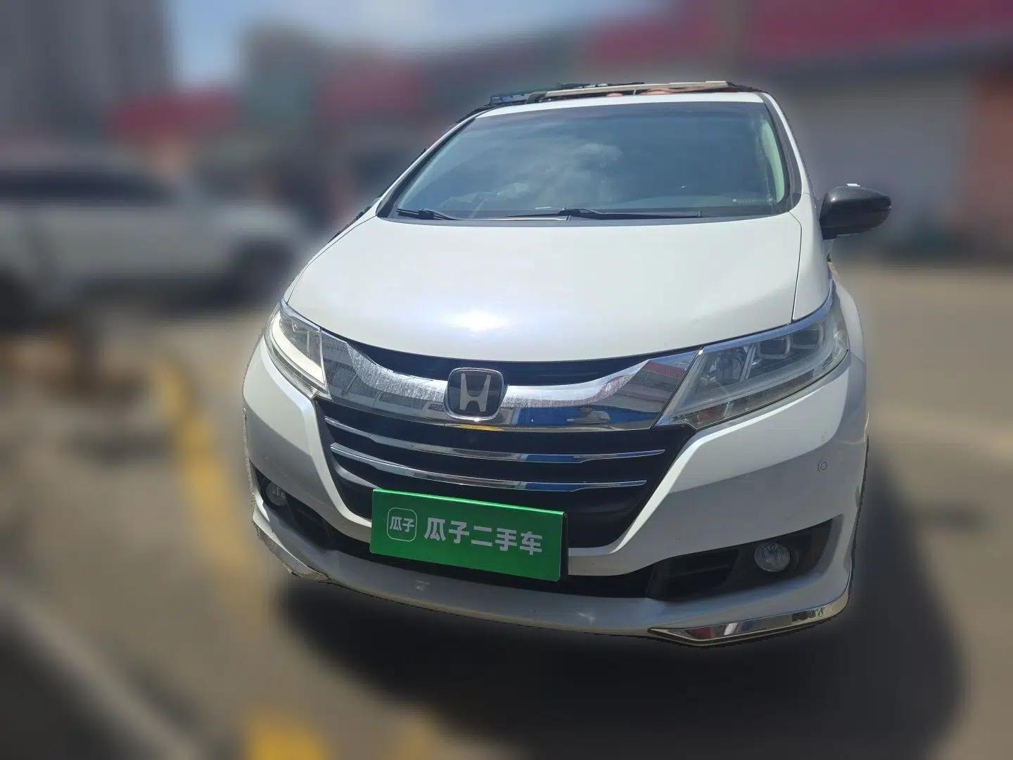 Honda Odyssey 2015 Revised Version 2.4L Supreme Edition — миниатюра 2