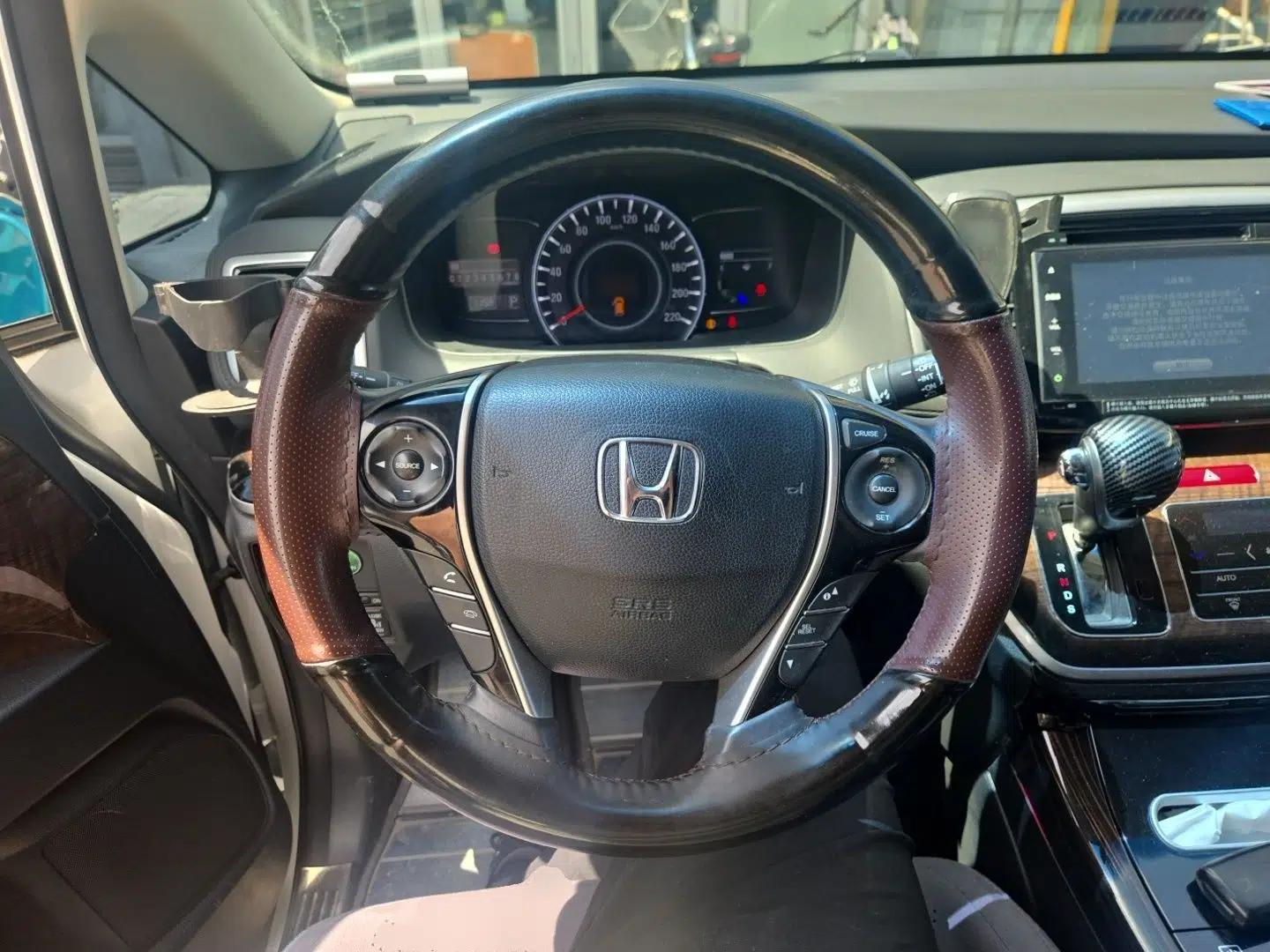 Honda Odyssey 2015 Revised Version 2.4L Supreme Edition — миниатюра 11
